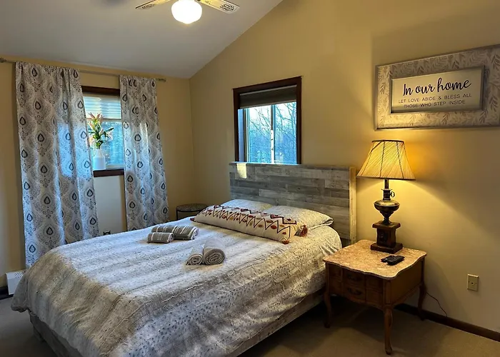 Wow!! Ultimate Pocono Retreat, Hot Tub, Game Room, Deck, Lakes, Skiing, Pools