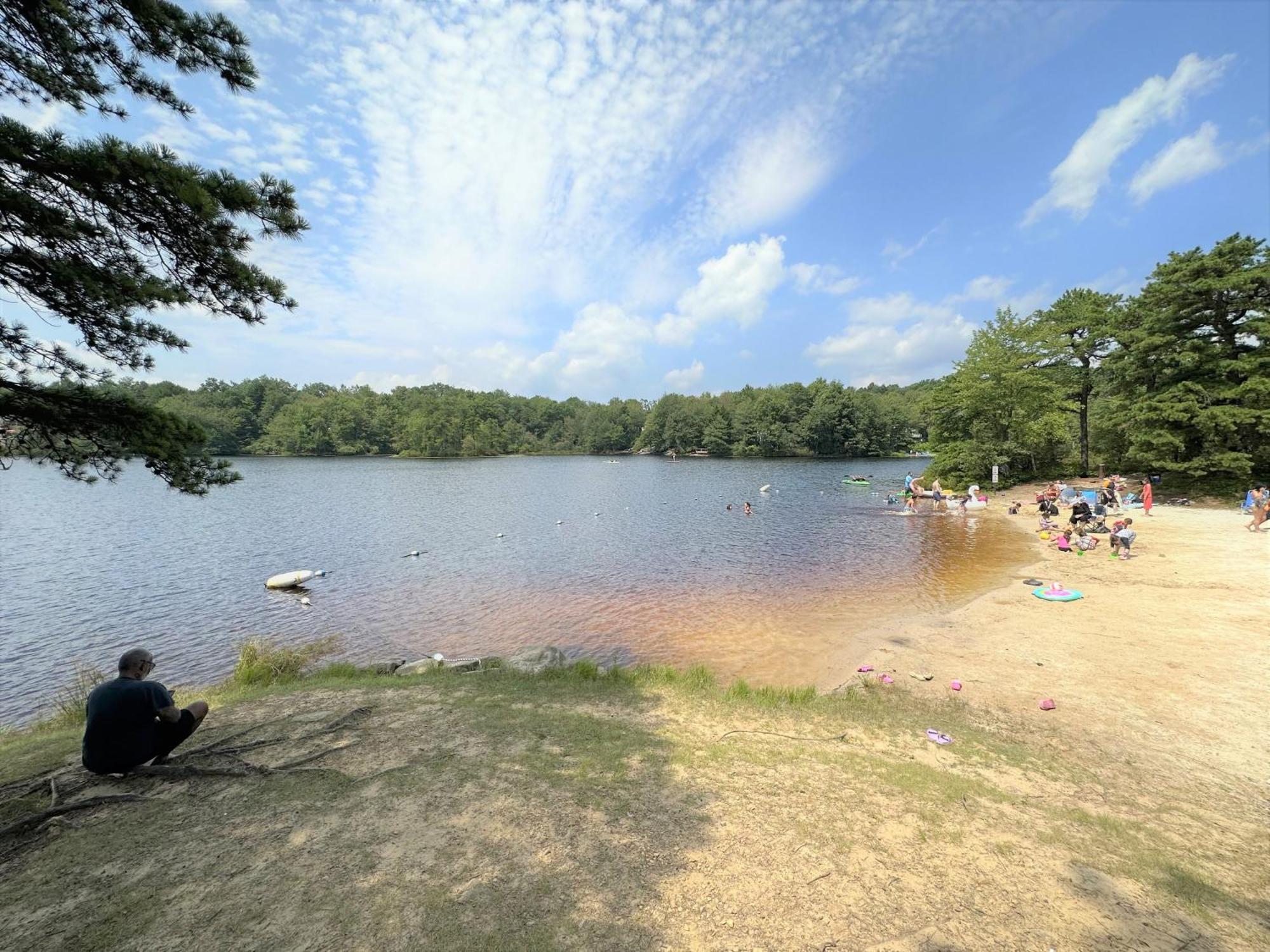 Wow!! Ultimate Pocono Retreat, Hot Tub, Game Room, Deck, Lakes, Skiing, Pools