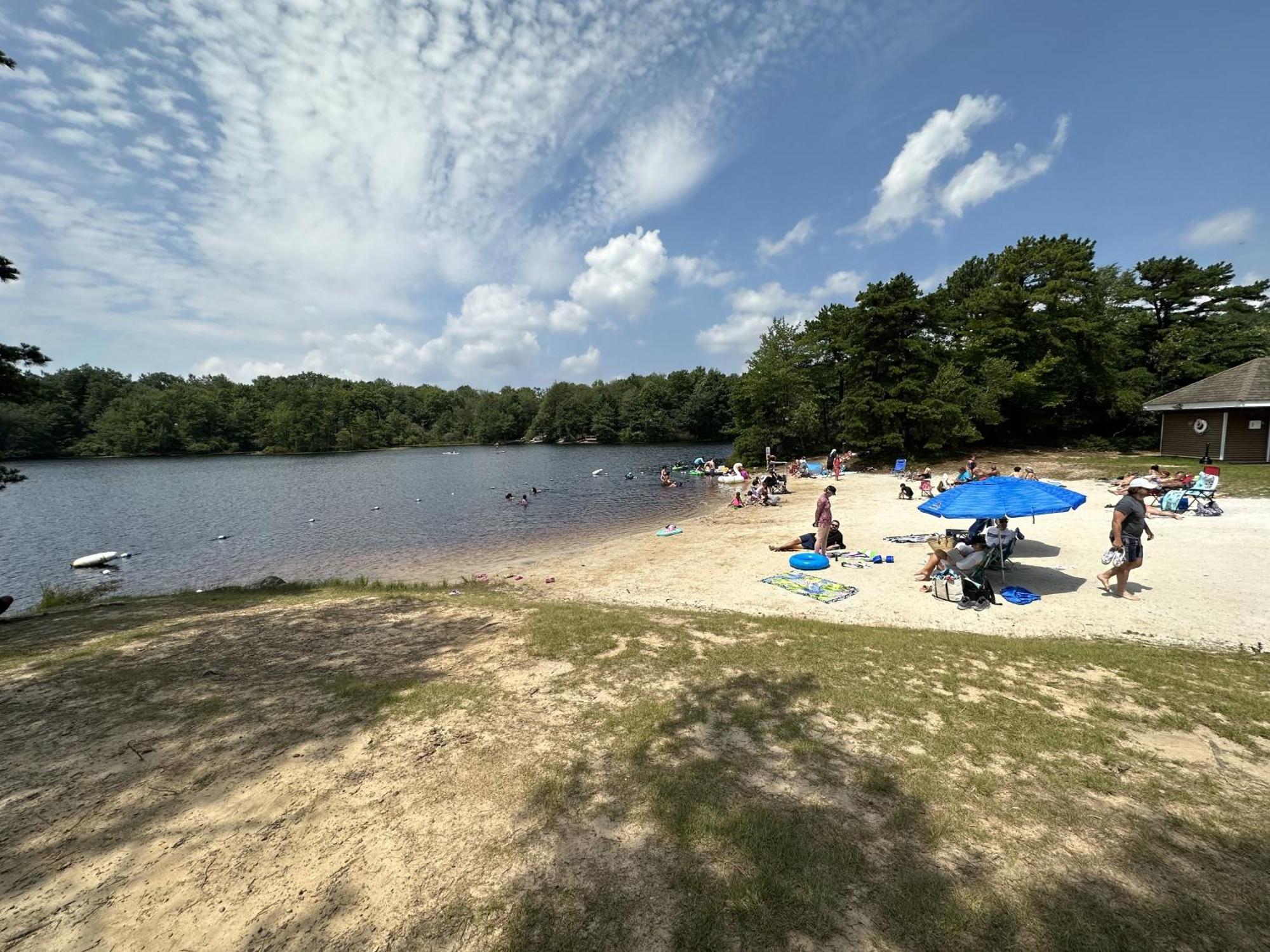 Wow!! Ultimate Pocono Retreat, Hot Tub, Game Room, Deck, Lakes, Skiing, Pools *