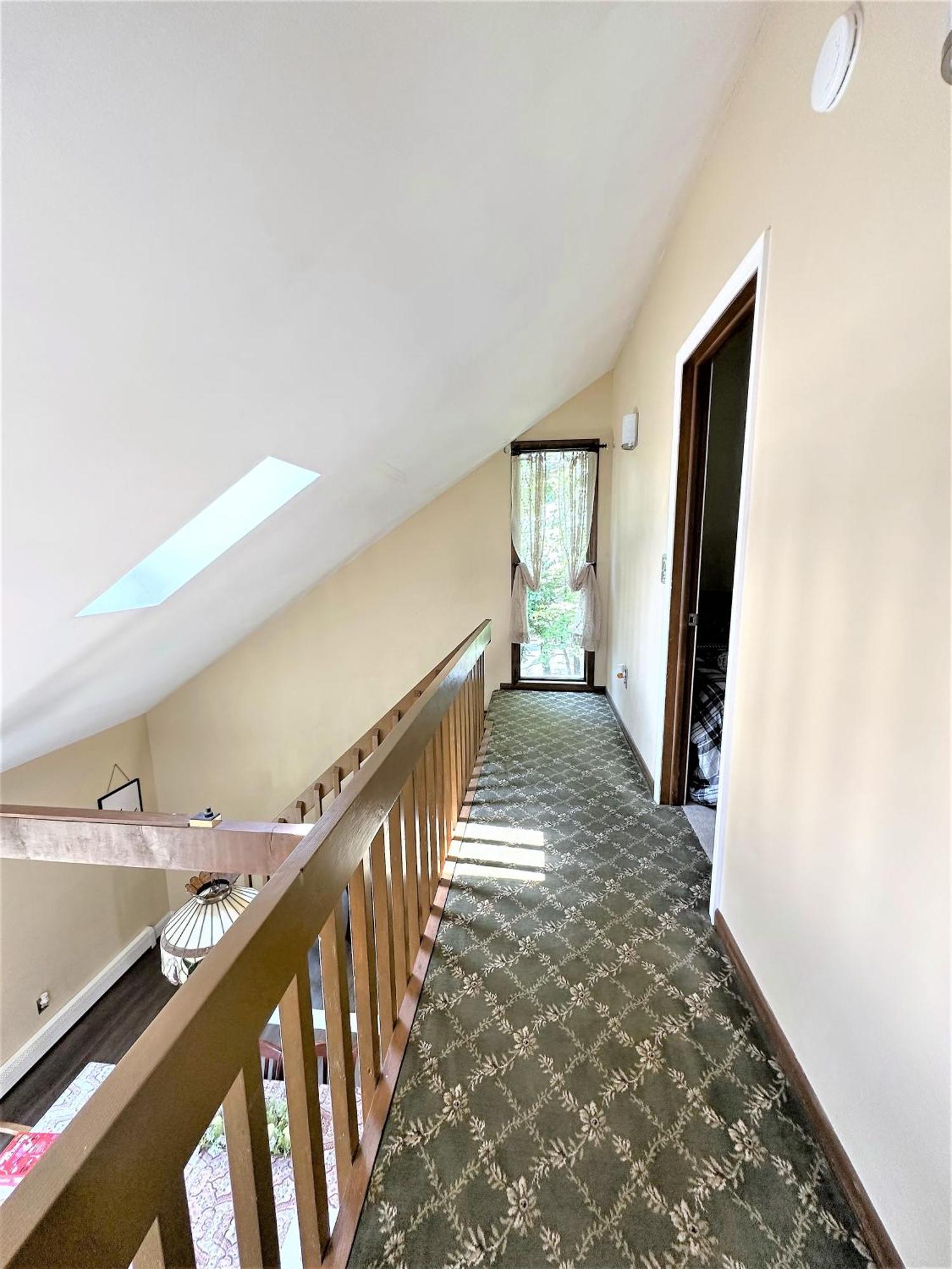 Wow!! Ultimate Pocono Retreat, Hot Tub, Game Room, Deck, Lakes, Skiing, Pools