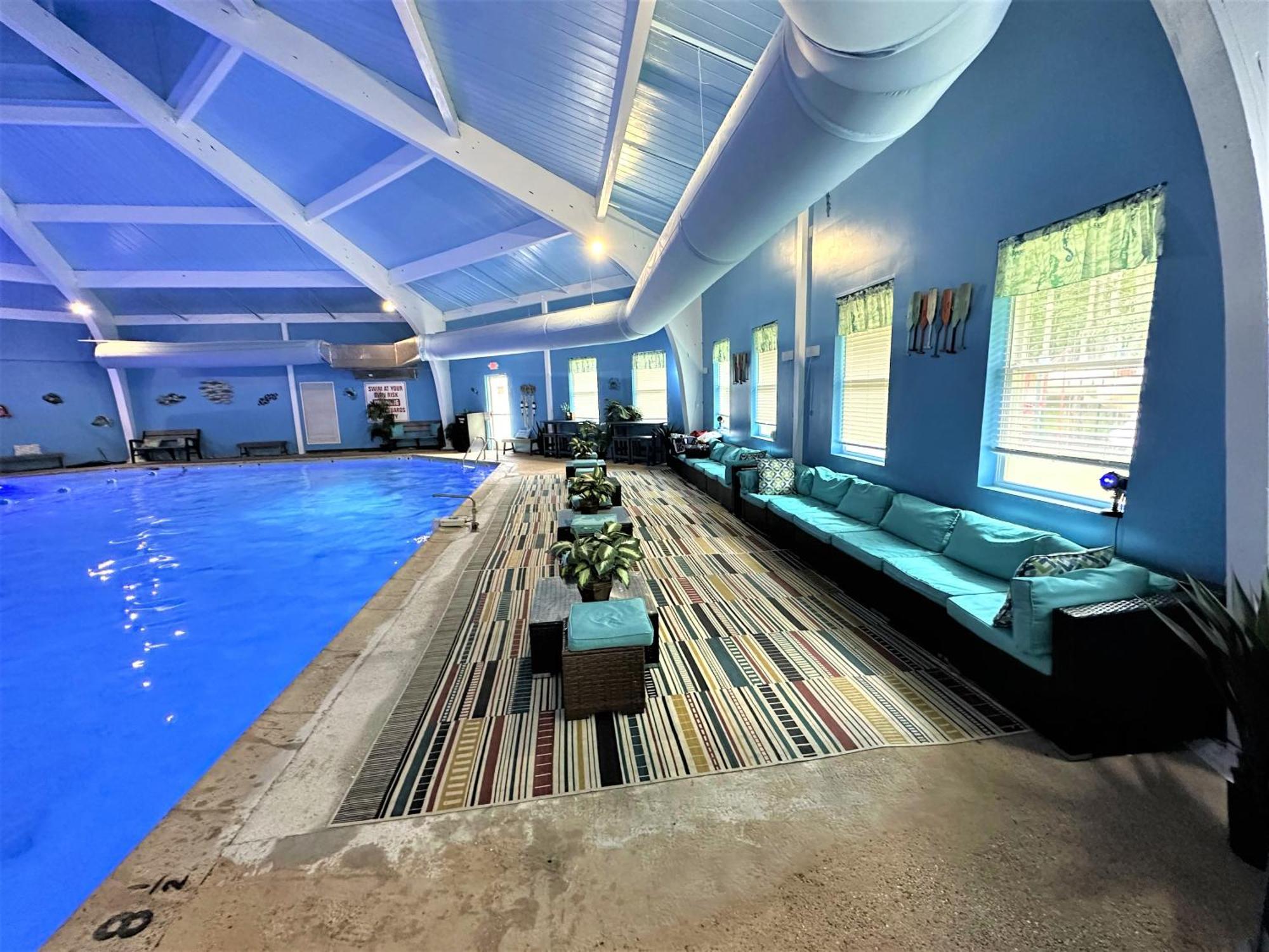 Wow!! Ultimate Pocono Retreat, Hot Tub, Game Room, Deck, Lakes, Skiing, Pools Holiday home Long Pond