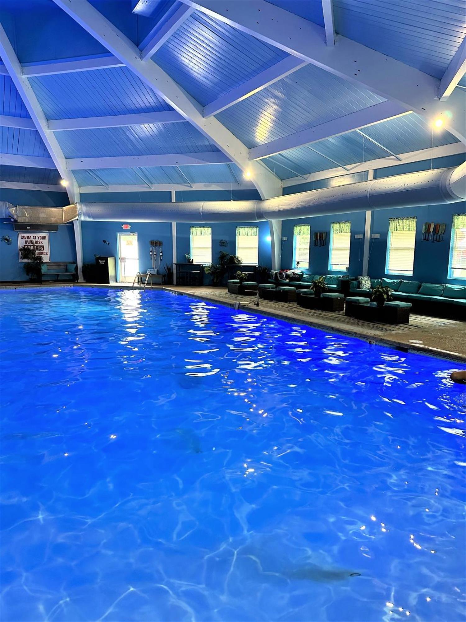 Wow!! Ultimate Pocono Retreat, Hot Tub, Game Room, Deck, Lakes, Skiing, Pools