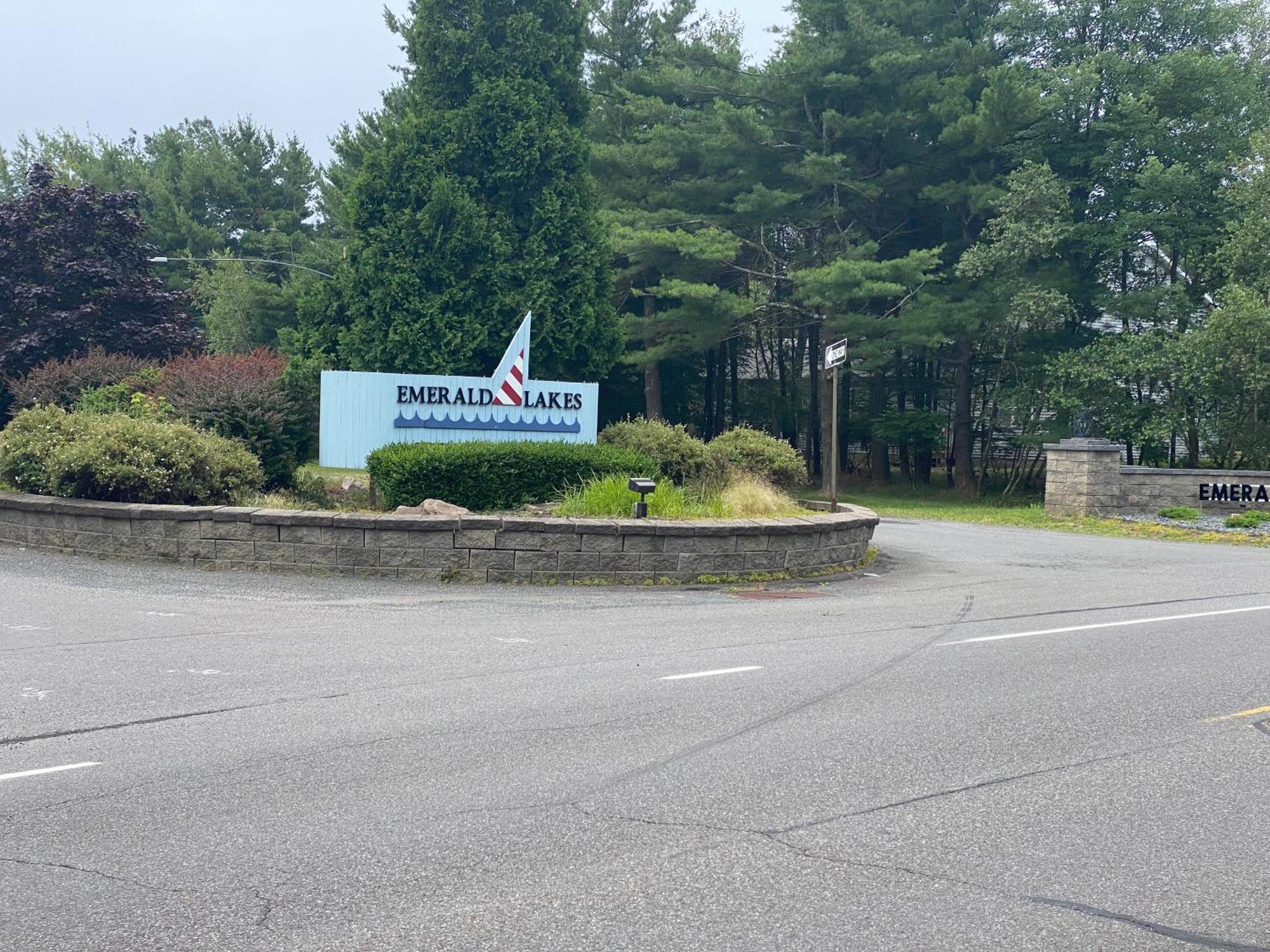 Holiday home Wow!! Ultimate Pocono Retreat, Hot Tub, Game Room, Deck, Lakes, Skiing, Pools