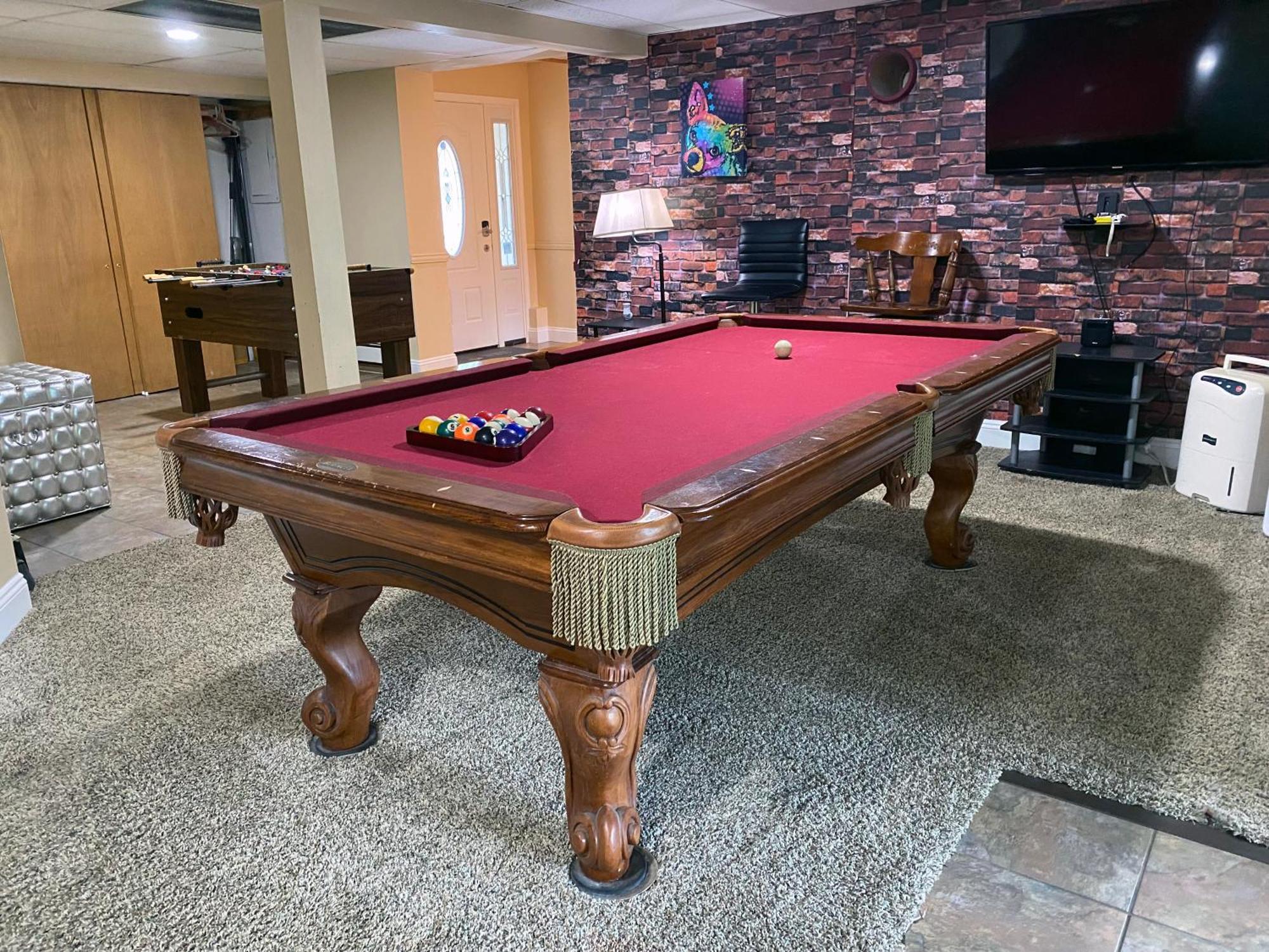 Wow!! Ultimate Pocono Retreat, Hot Tub, Game Room, Deck, Lakes, Skiing, Pools * Long Pond